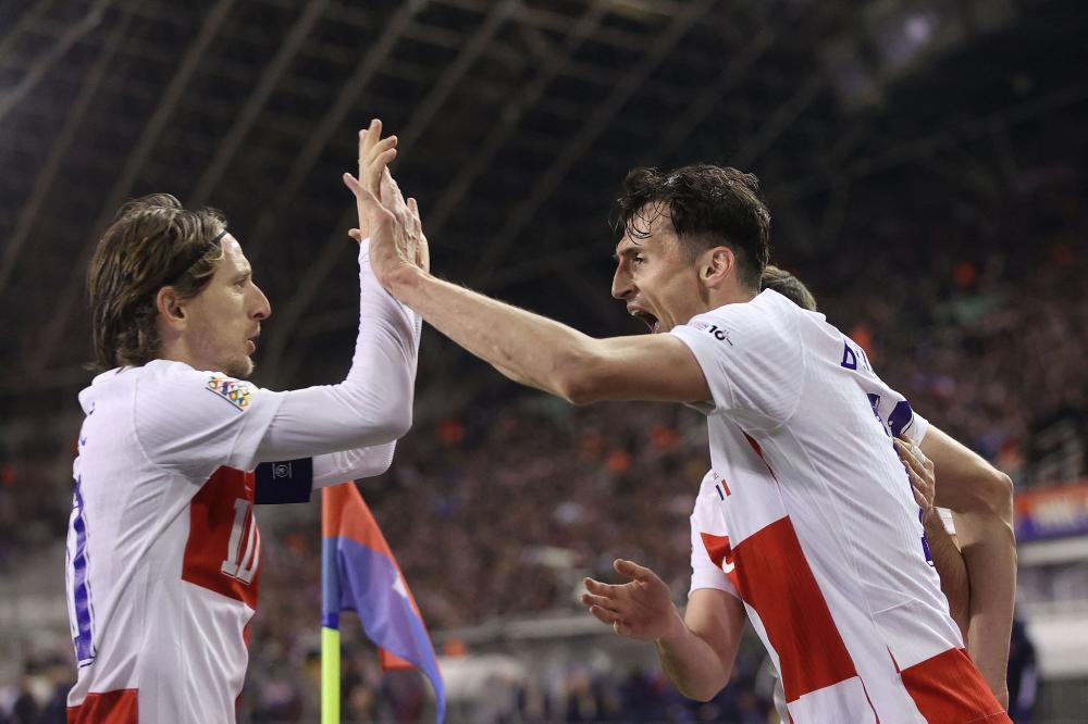 28圈：菲小将亚历山德拉再爆冷 胜伊加闯迈阿密网球赛四强.